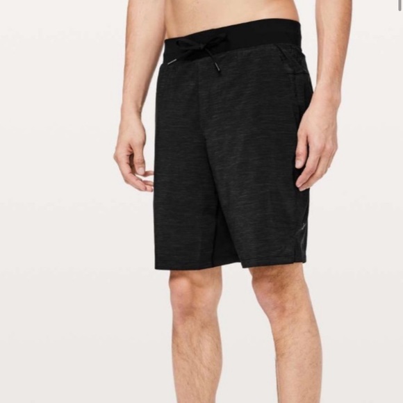 051. Lululemon Men's T.H.E Short 9" - Size XL - Picture 6 of 7